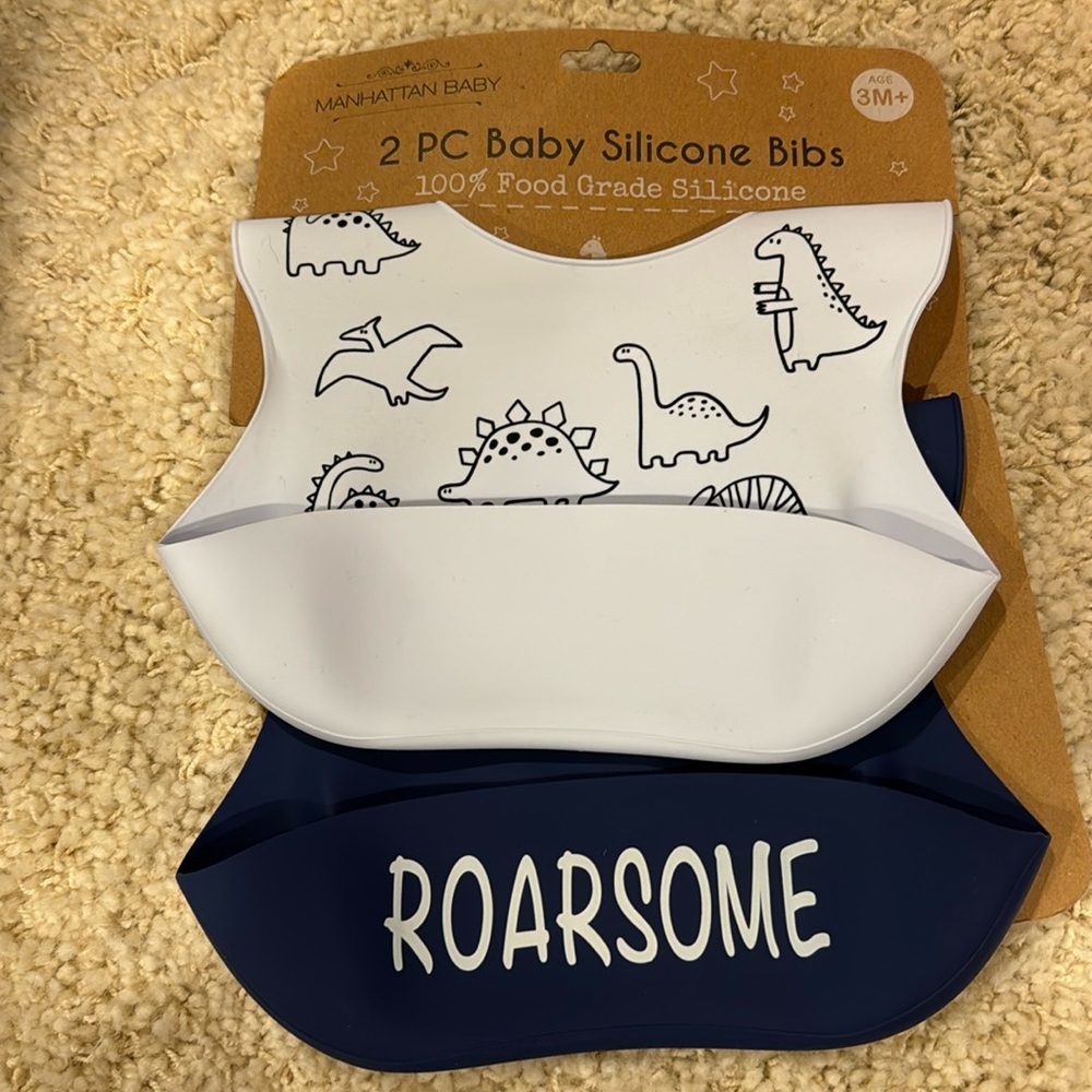 NWT silicone baby feeding bibs